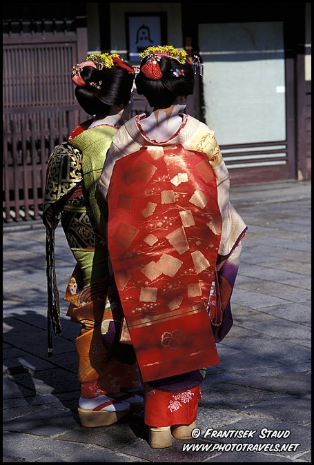 Geisha with 'darari' knots